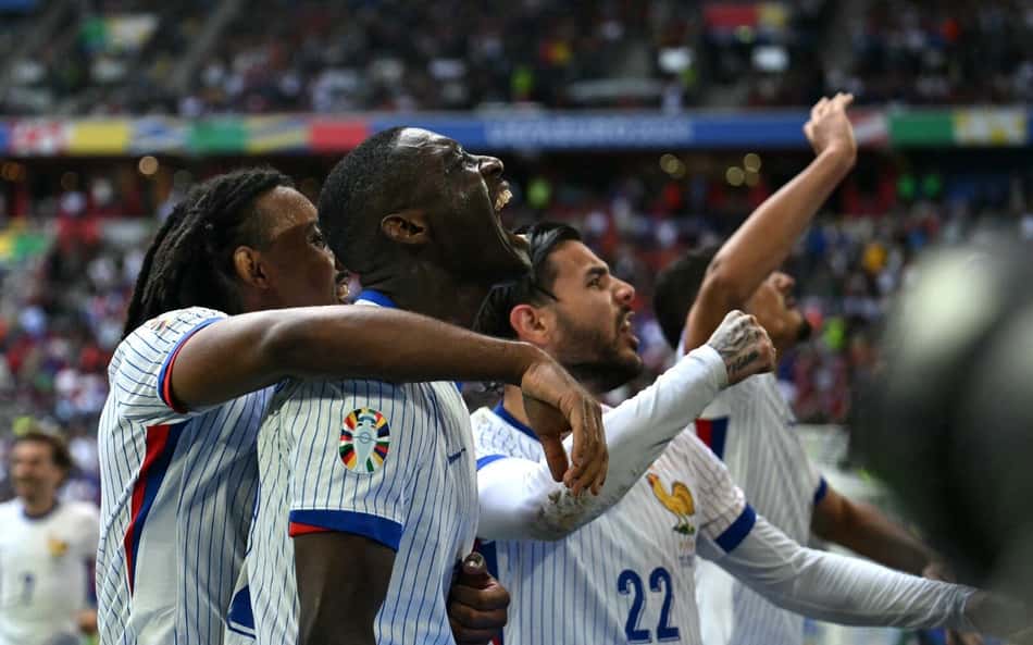 Kolo Muani decide no fim e França avança na Eurocopa