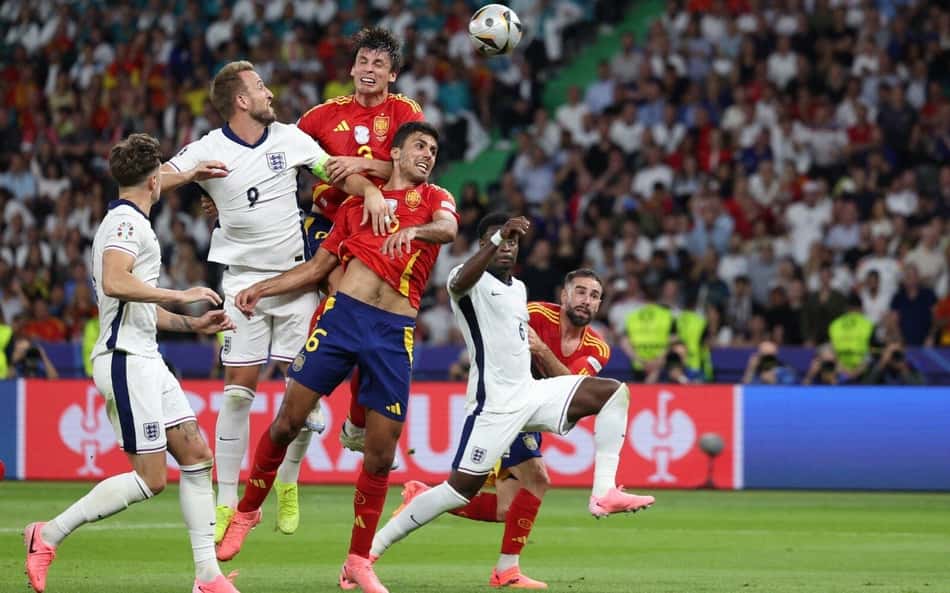 Na web, torcedores detonam primeiro tempo da final da Eurocopa: 'Jogo horrível'