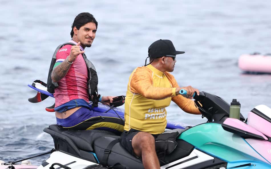 Olimpíadas: Medina comemora classificação para as oitavas no surfe