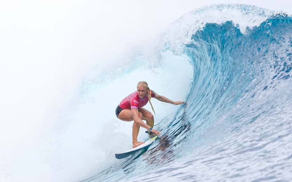 Olimpíadas: Tatiana Weston-Webb perde liderança no fim e vai para repescagem no surfe feminino