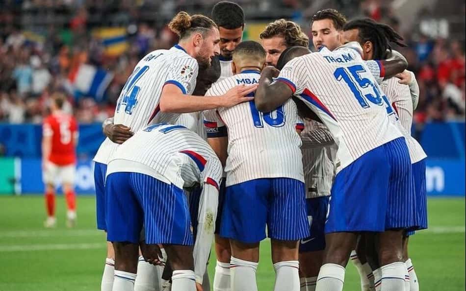 Astro da França recusa proposta pro Liverpool para se juntar ao Manchester United