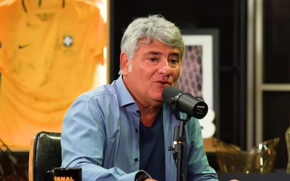 Cléber Machado comete gafe ao vivo e arranca risada de comentarista: 'Primeira vez'