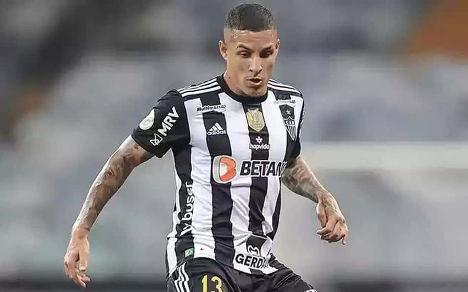 Guilherme Arana, do Atlético-MG, faz forte desabafo: 'O campo está horrível'