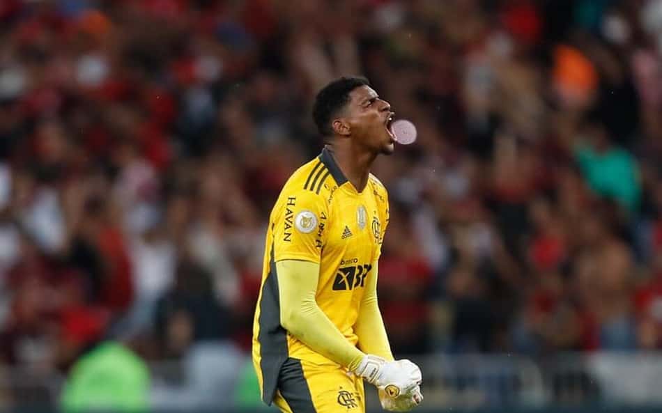 Web reage à contratação de Hugo Souza no Corinthians: 'goleiro de seleção'