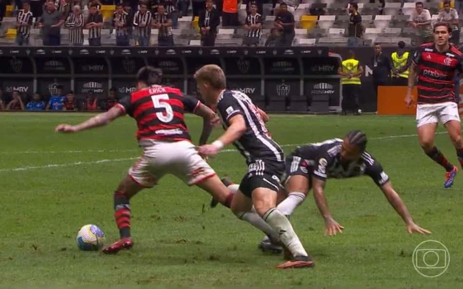 penalti-fla-galo-aspect-ratio-512-320