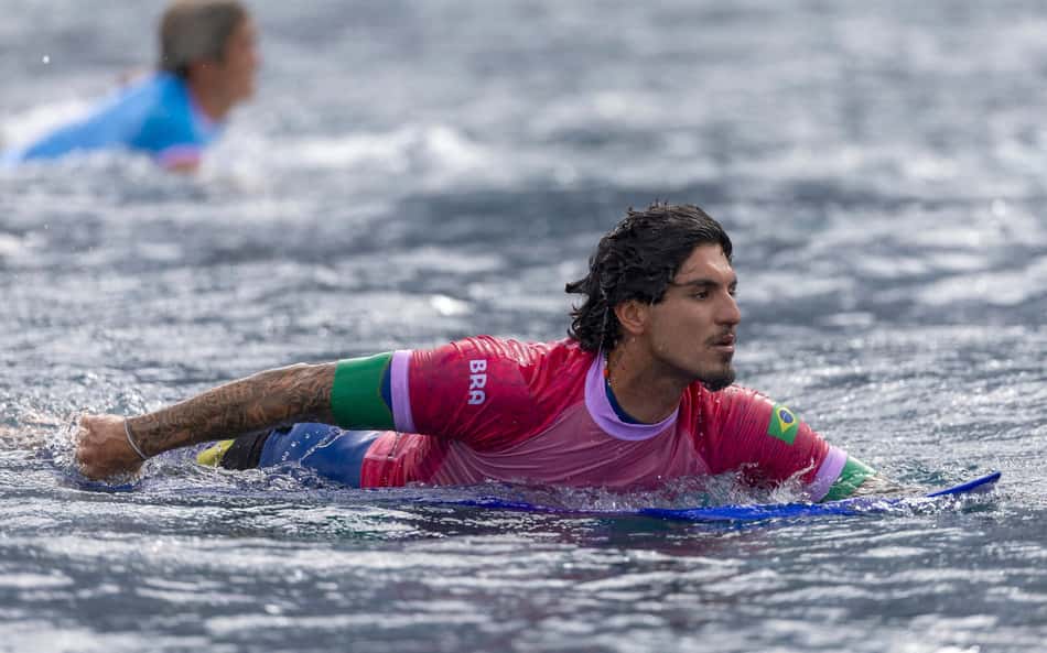 Denunciado por Pedro Scooby, árbitro 'algoz' de Gabriel Medina é suspenso das Olimpíadas