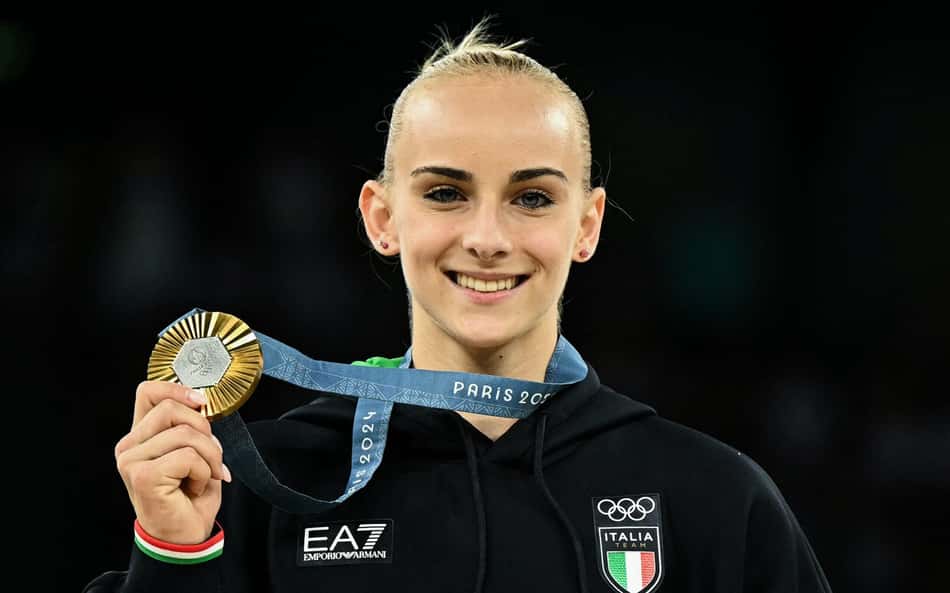 Quem é Alice D'Amato, ginasta que tirou o ouro de Simone Biles na trave