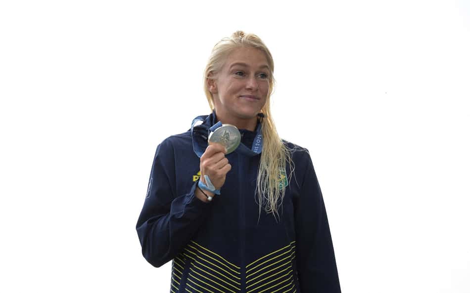 Grêmio ou Internacional: qual o time de Tatiana Weston-Webb, prata do surfe nas Olimpíadas?