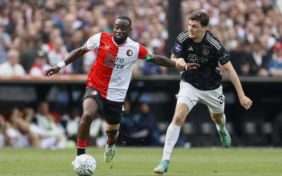 Clássico holandês entre Feyenoord e Ajax é suspenso por motivo inusitado