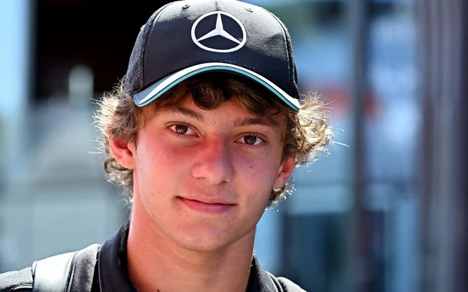 Antonelli escolhe número 'de Senna' para carro da Mercedes na estreia pela Fórmula 1