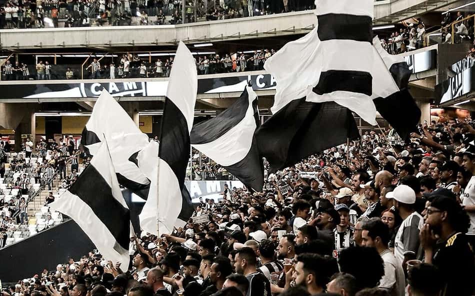 Torcida do Atlético Mineiro prepara mosaico duplo para partida na Libertadores