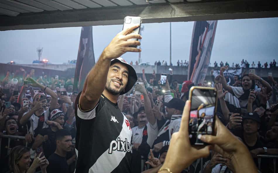 Payet no Vasco: meia francês desembarcava há um ano para ser 'curado' pelo clube