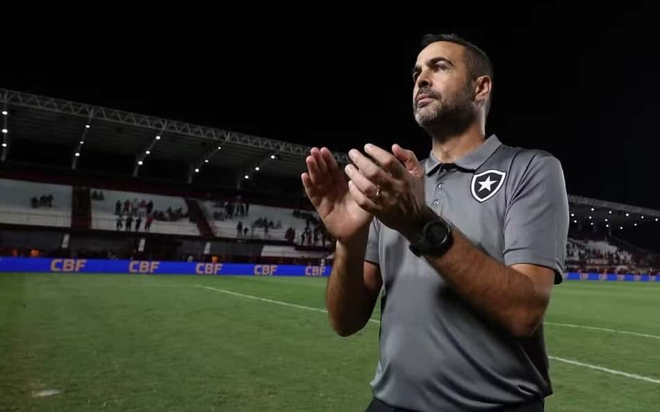 Artur Jorge elogia intensidade do Botafogo contra o Atlético-GO: 'Dominamos os 90 minutos'
