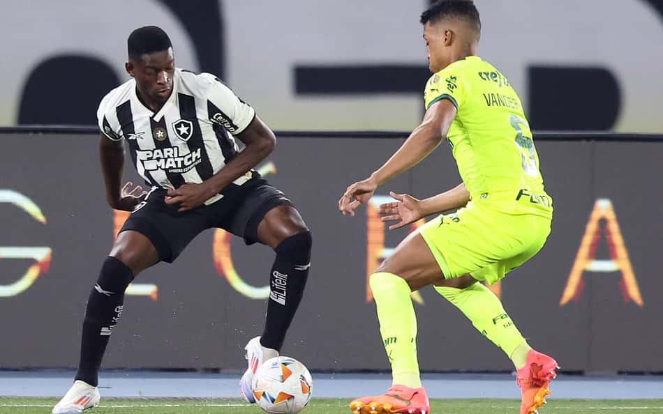 Torcida do Botafogo não perdoa gol perdido por Luiz Henrique: 'não anda treinando finalização'