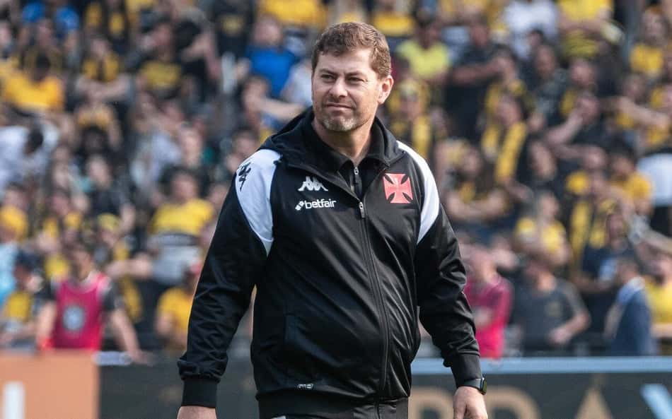 Rafael Paiva justifica escalação de Léo em Criciúma x Vasco: 'Tenho total confiança'