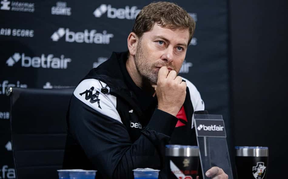 ANÁLISE: Vasco sofre para dar 'próximo passo' e estagna no meio de tabela do Brasileirão