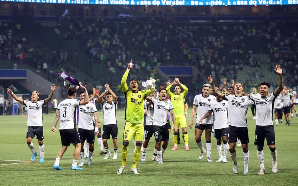 Botafogo se aproxima de acerto com jogador que atua no futebol europeu