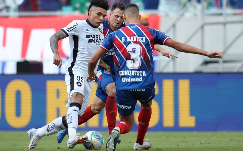 Botafogo esbarra na trave, empata com Bahia e perde a liderança do Brasileirão