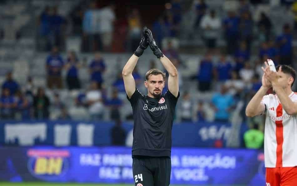 Anthoni brilha, defende pênalti e torcida do Inter relembra Alisson Becker: 'Sucessor'