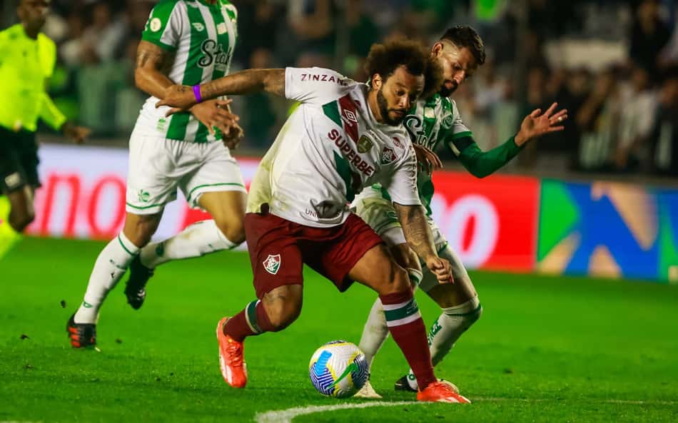 Jornalista ex-Globo corneta Marcelo, do Fluminense, contra o Juventude: 'Está gordinho'