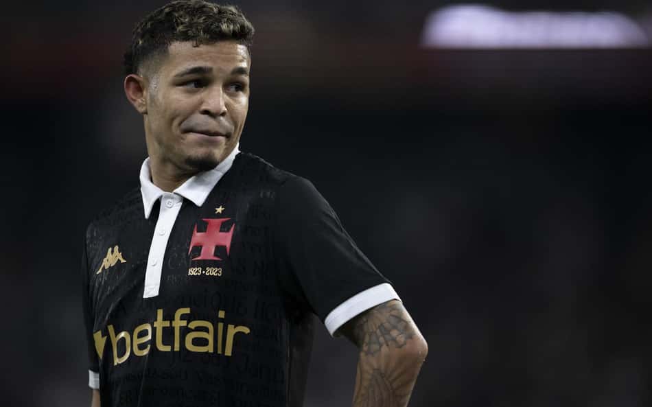 Adson decide passar por cirurgia e se torna mais um desfalque no Vasco
