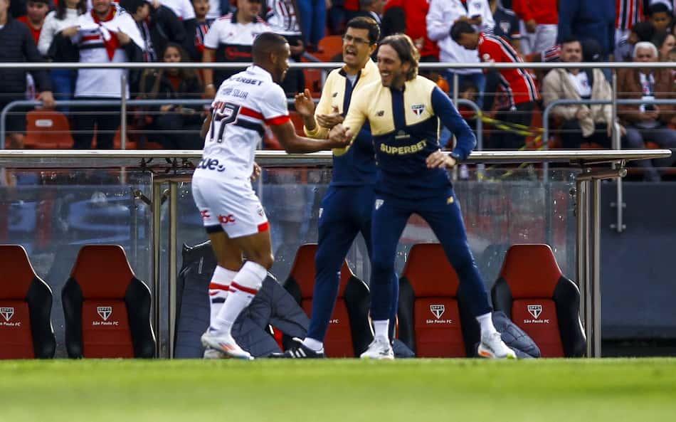 São Paulo vence Atlético-GO com time reserva e encosta no G4 do Brasileirão
