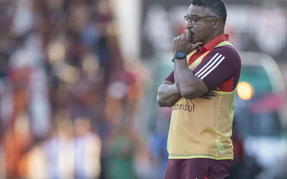 Roger Machado cita 'jogo de nível abaixo' em derrota para o Atlético-GO pelo Brasileirão