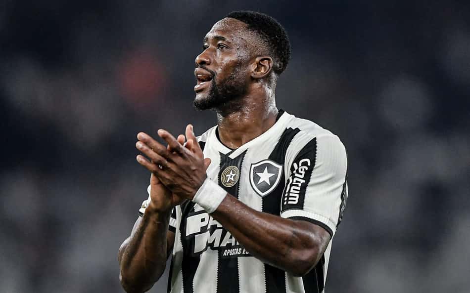 Zagueiro do Botafogo é convocado para a Seleção Angolana