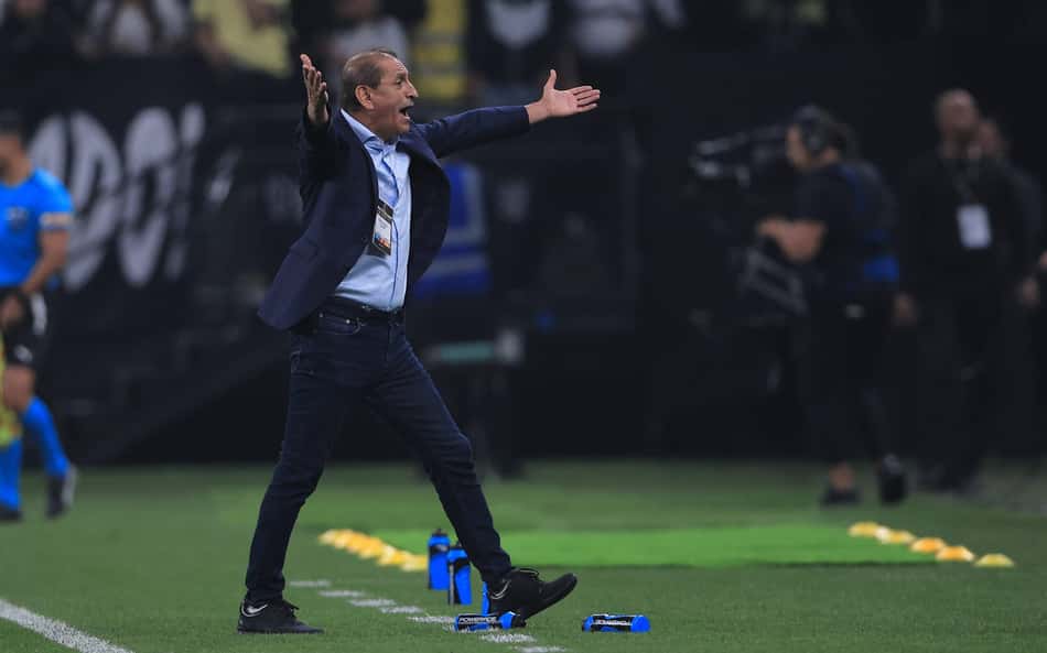Torcedores detonam Ramón Díaz por atitude do Corinthians: 'Terrível'