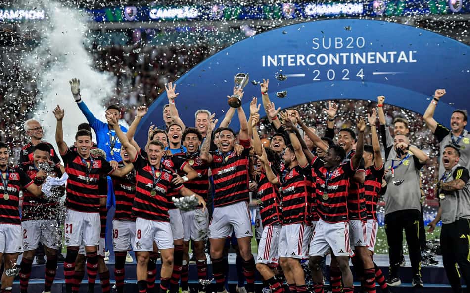 Após título no Sub-20, joia do Flamengo provoca: 'Palmeiras não tem Mundial'