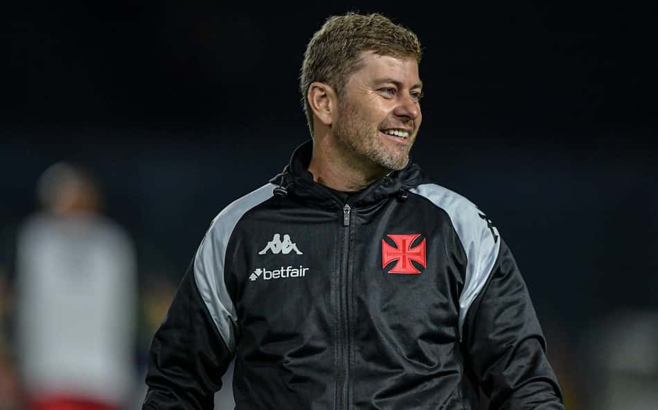 Rafael Paiva valoriza vitória do Vasco e pensa alto: 'Mais perto da Libertadores'
