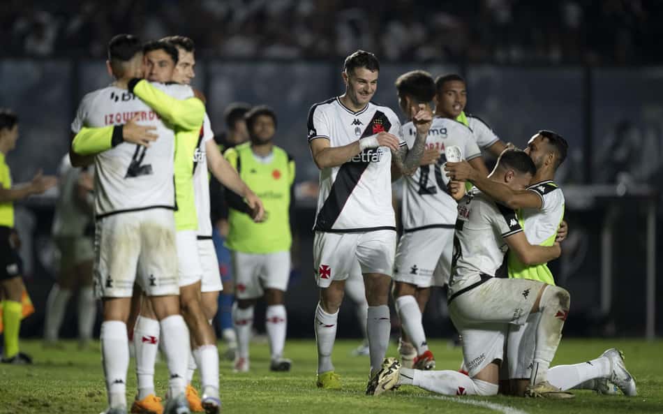 Filho de ex-técnico do Vasco detona clube nas redes: 'A cara dessa várzea'