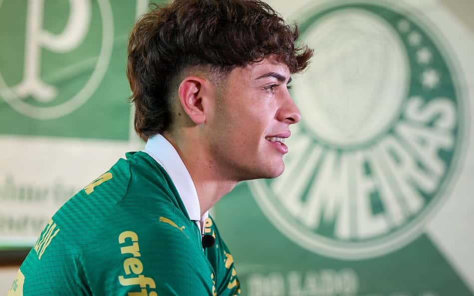 Giay fala sobre dificuldade na troca de país, mas se vê em evolução no Palmeiras