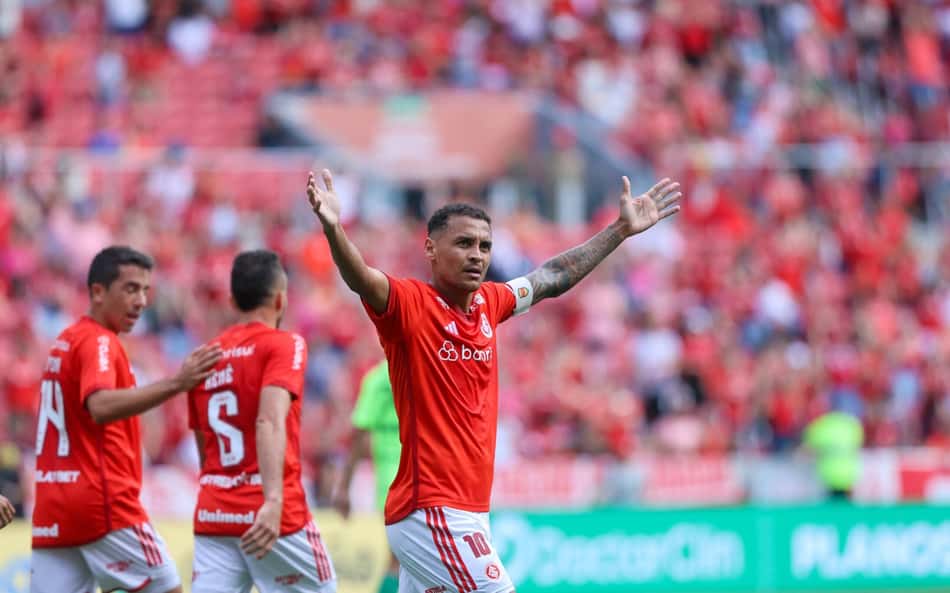 Alan Patrick rasga elogios para joia da base do Inter e fala sobre possibilidade de jogarem juntos
