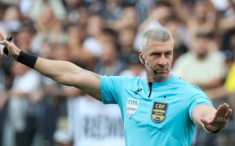 Torcedores de Vasco e Fluminense se irritam com Anderson Daronco: 'Sangue ferve'
