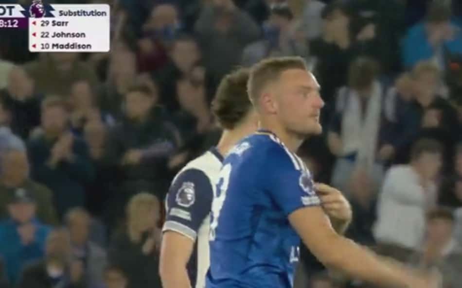 Após marcar, Jamie Vardy provoca o Tottenham em confronto na Premier League