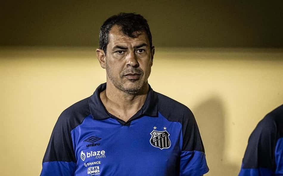 Jornalistas rasgam o verbo sobre trabalho de Fábio Carille no Santos: 'Horrível'
