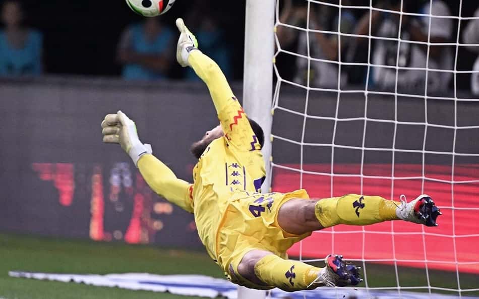 De-Gea-Fiorentina-Conference-League-Puskas-Akademia-1×1-Fiorentina-edited-aspect-ratio-512-320