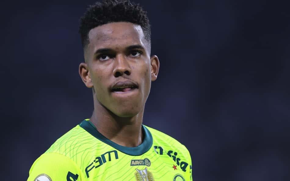 Estêvão empilha recordes e caminha para superar marca de Endrick no Palmeiras