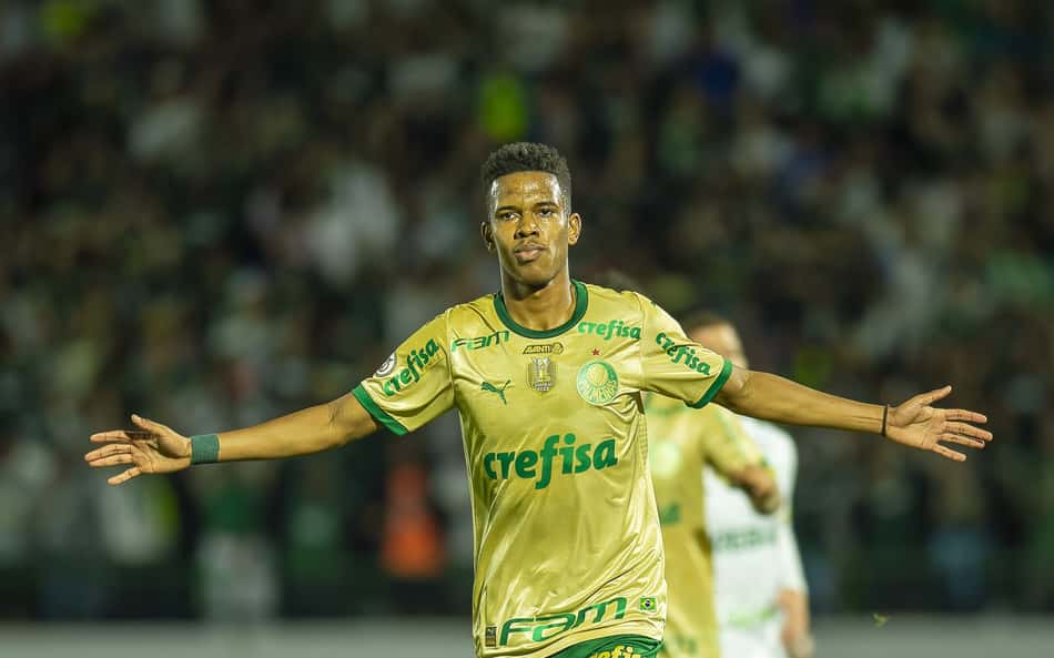 Torcedores do Palmeiras vão à loucura com Estêvão: 'De outro mundo'
