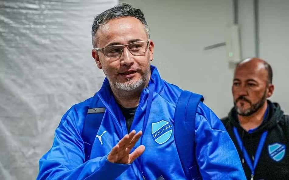 Técnico do Bolívar elogia a atuação da equipe e destaca: 'Resultado nos deixa vivos'