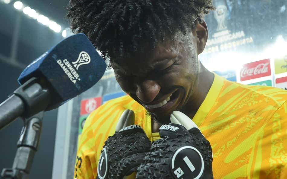 Torcedores do Corinthians se declaram a herói da classificação: 'Na minha casa serviremos a Hugo Souza'