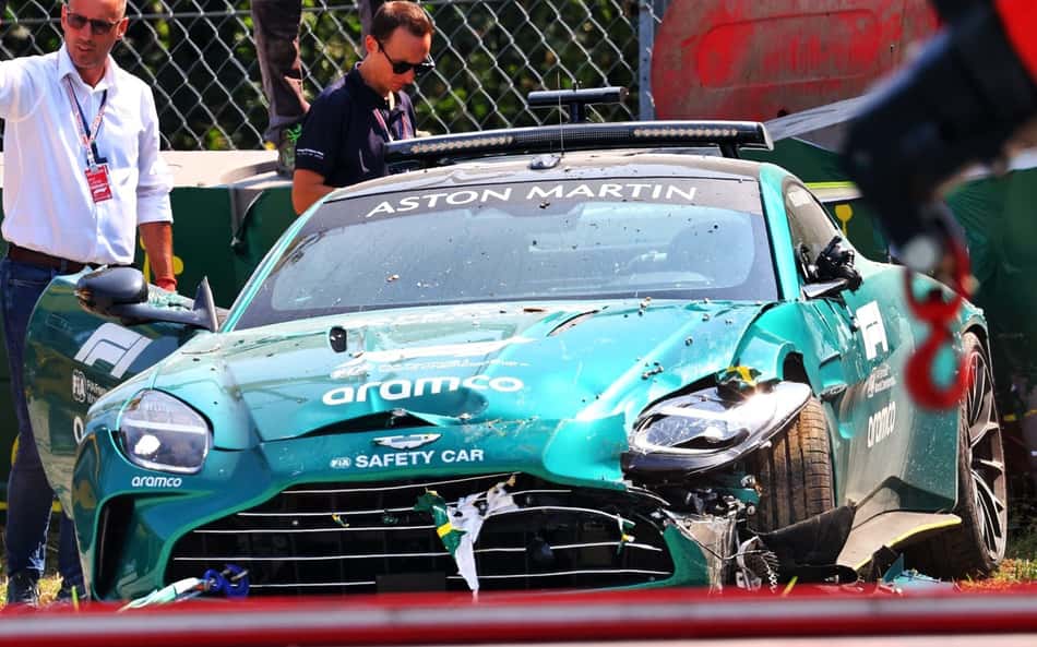 Safety-car erra e bate forte em proteção de pneus em Monza às vésperas do GP da Itália