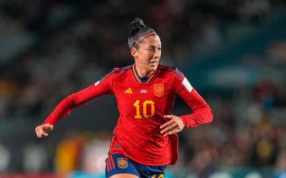 Jogadora da Espanha pede desculpa após polêmica e exalta Marta: 'Referência'