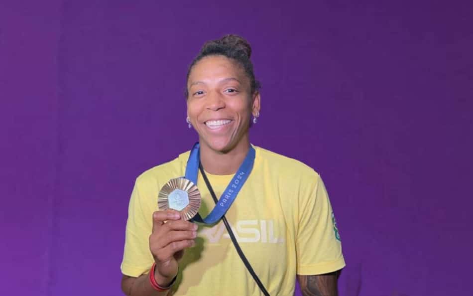 Rafaela Silva explica fator decisivo para bronze em Paris: 'Como se fosse a última vez'