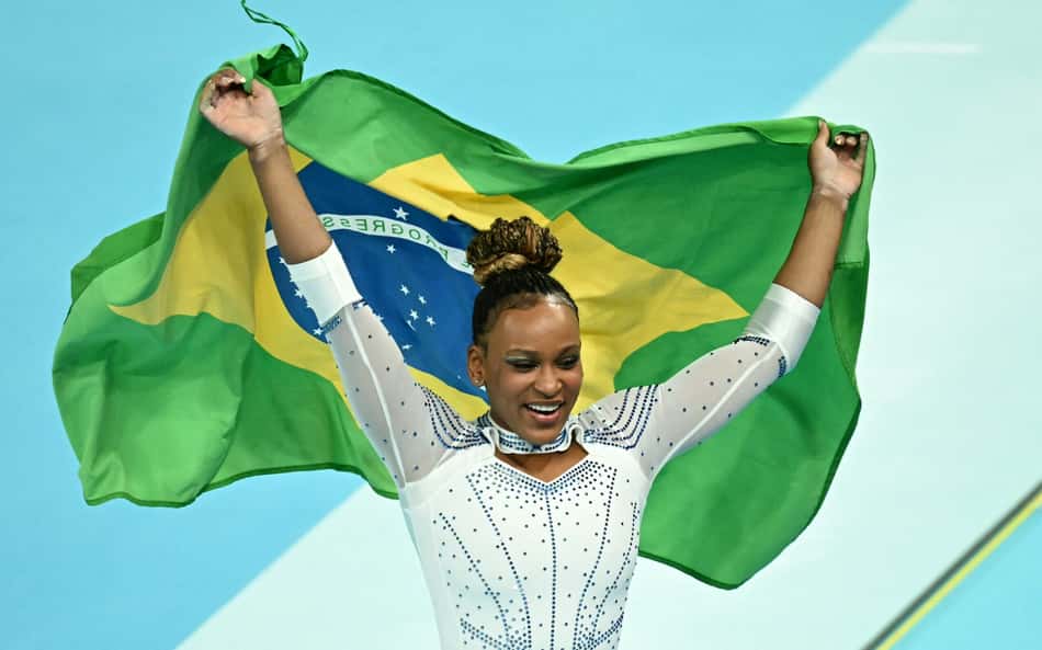 Rebeca Andrade iguala atletas históricos e alcança topo do esporte olímpico brasileiro