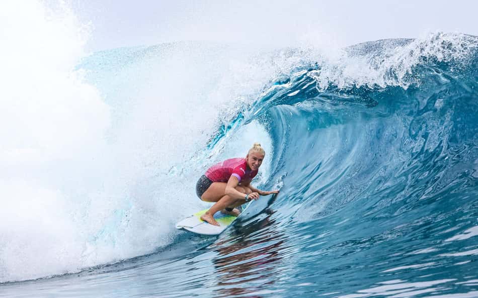 Olimpíadas: Tati Weston-Webb desbanca favorita e avança às quartas de final do surfe