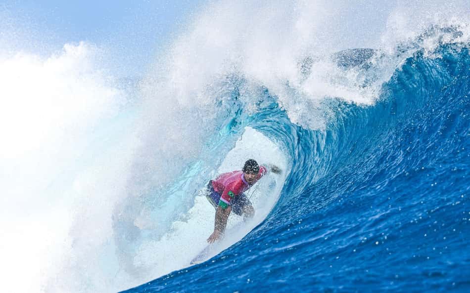Olimpíadas: surfe volta a ser adiado e semis de Medina e Weston-Webb aguardam definição
