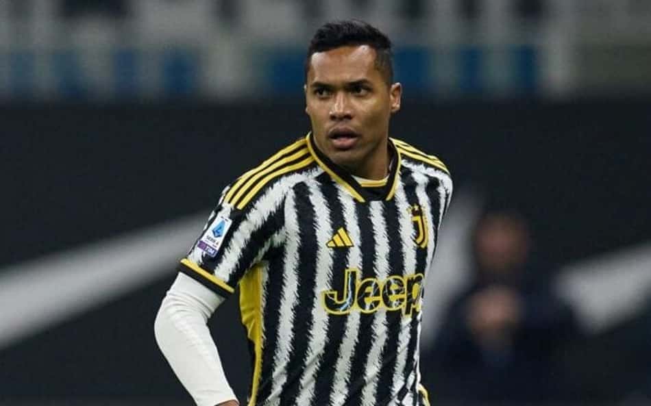 Sonho do São Paulo, Alex Sandro treina em clube da Europa enquanto não define futuro