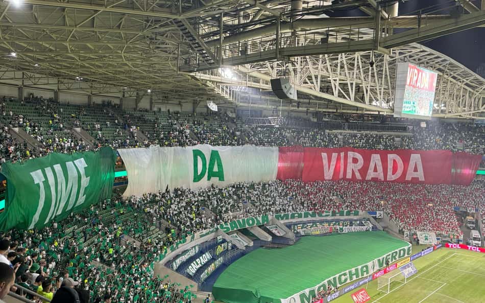 Mosaico da torcida do Palmeiras em duelo com o Botafogo é criticado na web: 'Pegaram a cortina de casa'